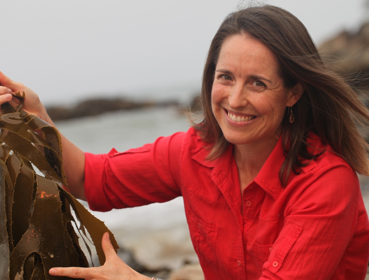 Dr Melinda Coleman holding up deep green kelp